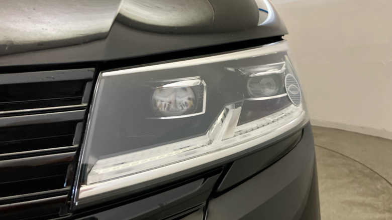 Volkswagen Transporter T32 Swb Diesel 2.0 BiTDI 204 Highline Kombi Van DSG